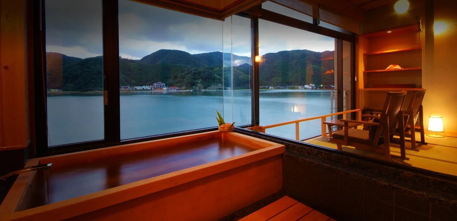城崎 圓山川溫泉 銀花 玻璃圍起的客房檜木風呂與圓山川