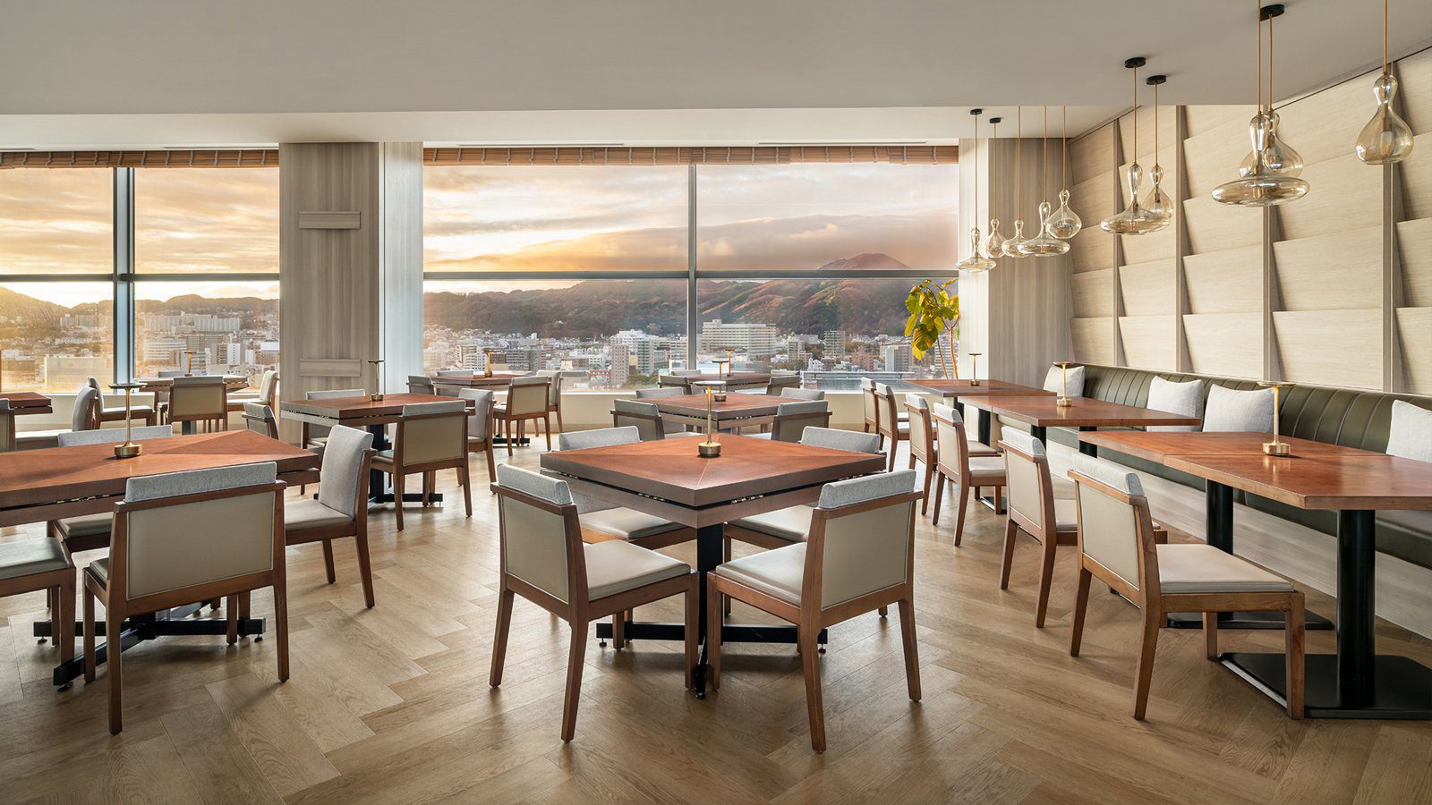 神戶萬豪酒店 The Grill Table 窗邊座位與市街景