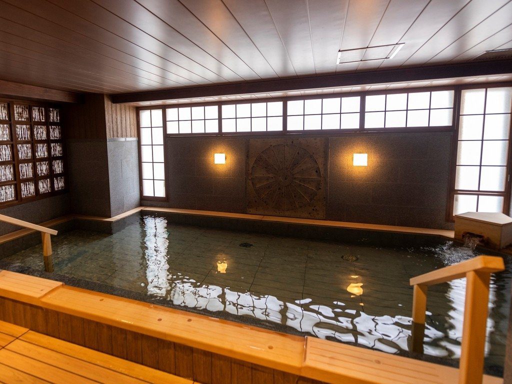 琴平 御宿 敷島館 大浴場的檜木框內湯