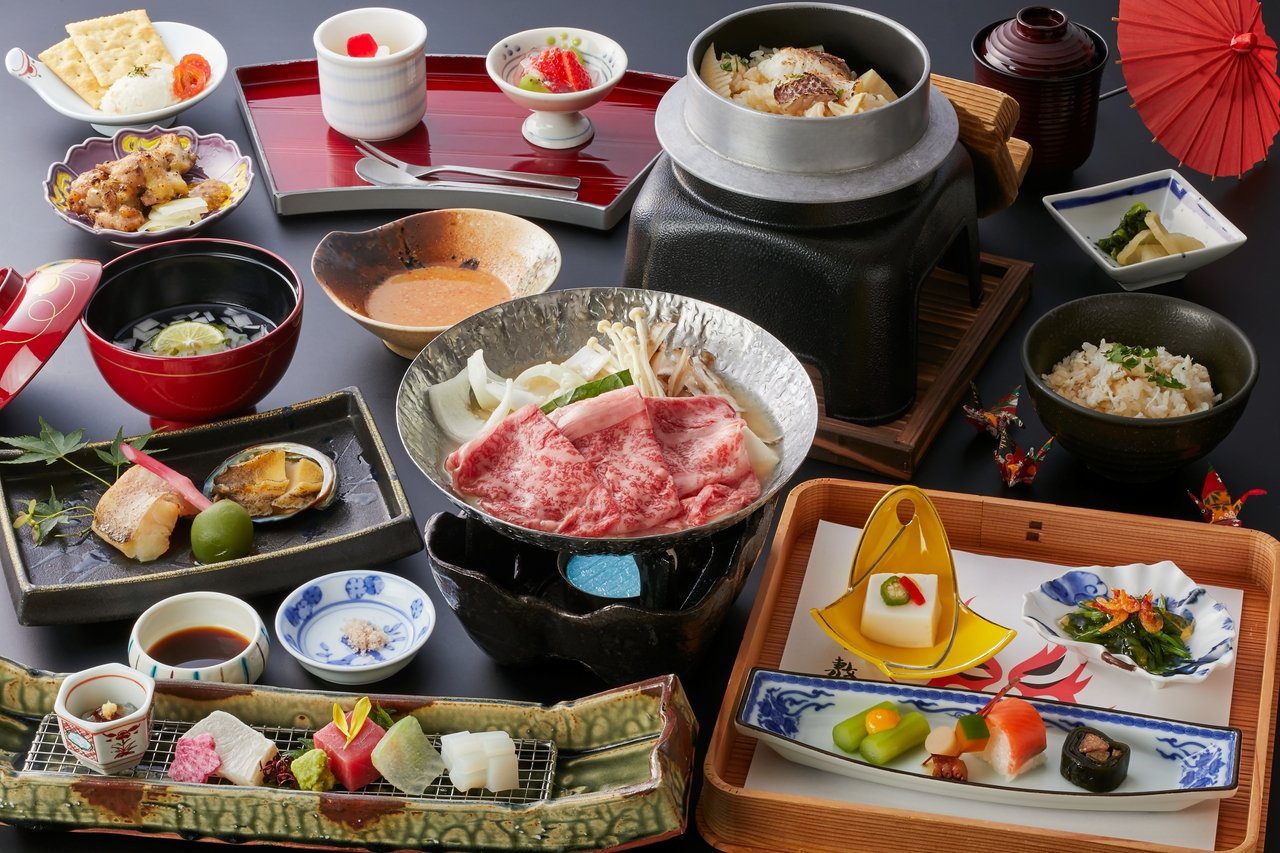 琴平 御宿 敷島館 晚餐會席的小缽、釜飯與和牛小鍋