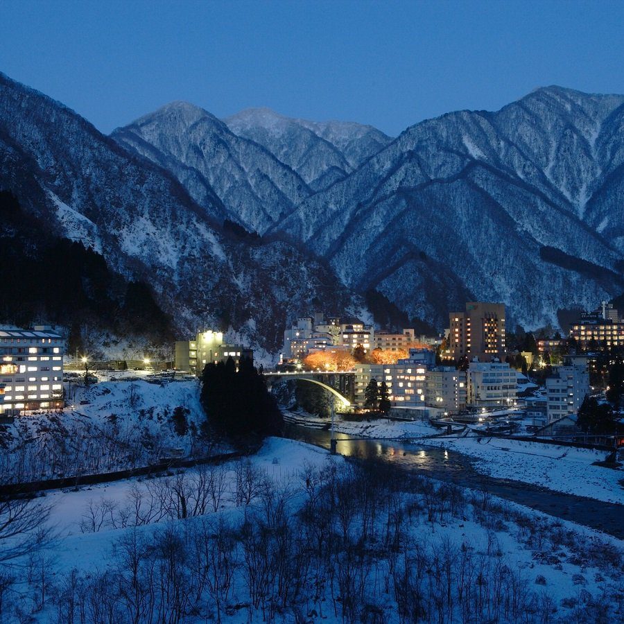 黑部・宇奈月溫泉 山之端 冬夜的宇奈月溫泉街