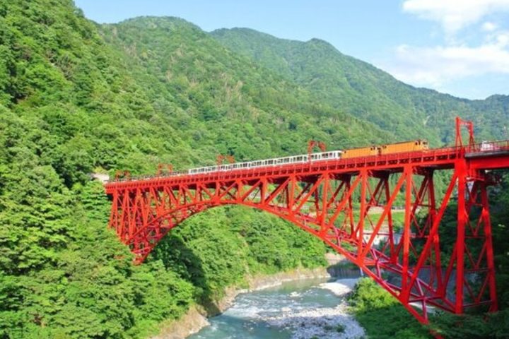 黑部峽谷鐵道攻略|2026 列車復駛到欅平、票價時刻、站外限制與宇奈月溫泉