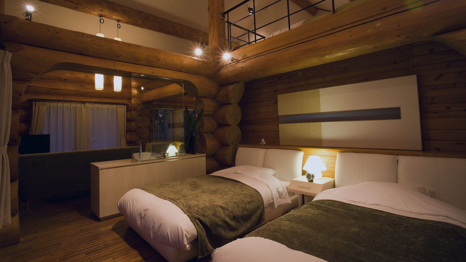 屈斜路湖 鶴雅 Auberge SoRa 原木屋套房 MINT 的兩張單人床與原木牆