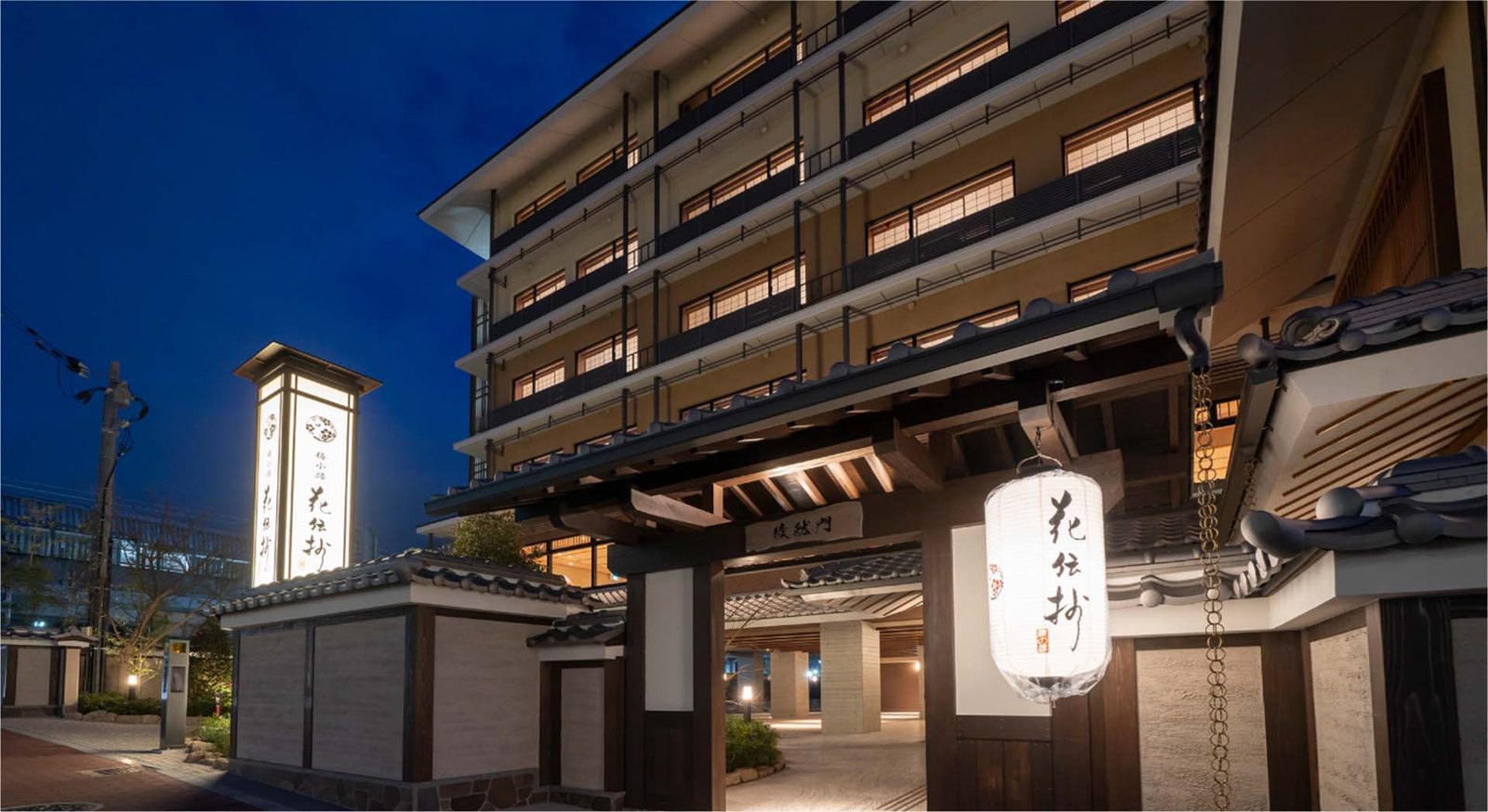 京都梅小路 花傳抄 夜晚的飯店外觀