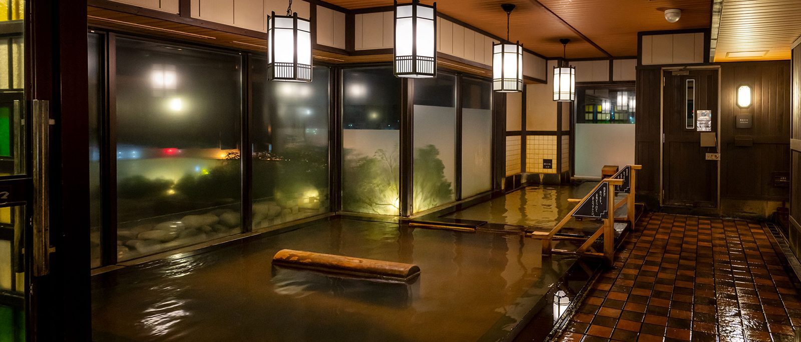 La Vista 函館灣 13 樓屋頂的露天風呂