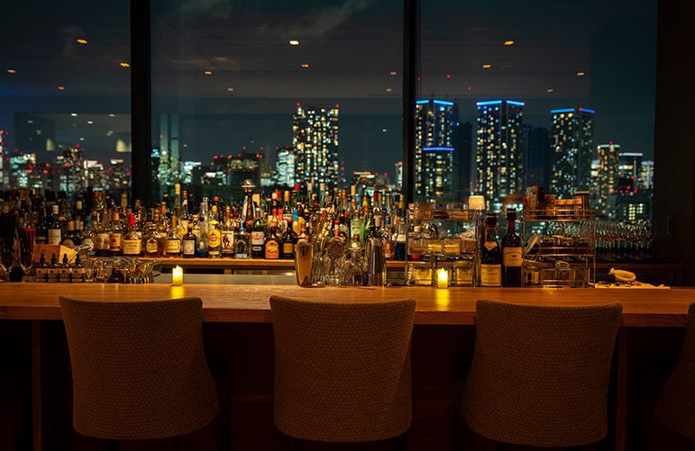 La Vista 東京灣 14 樓的空中酒吧