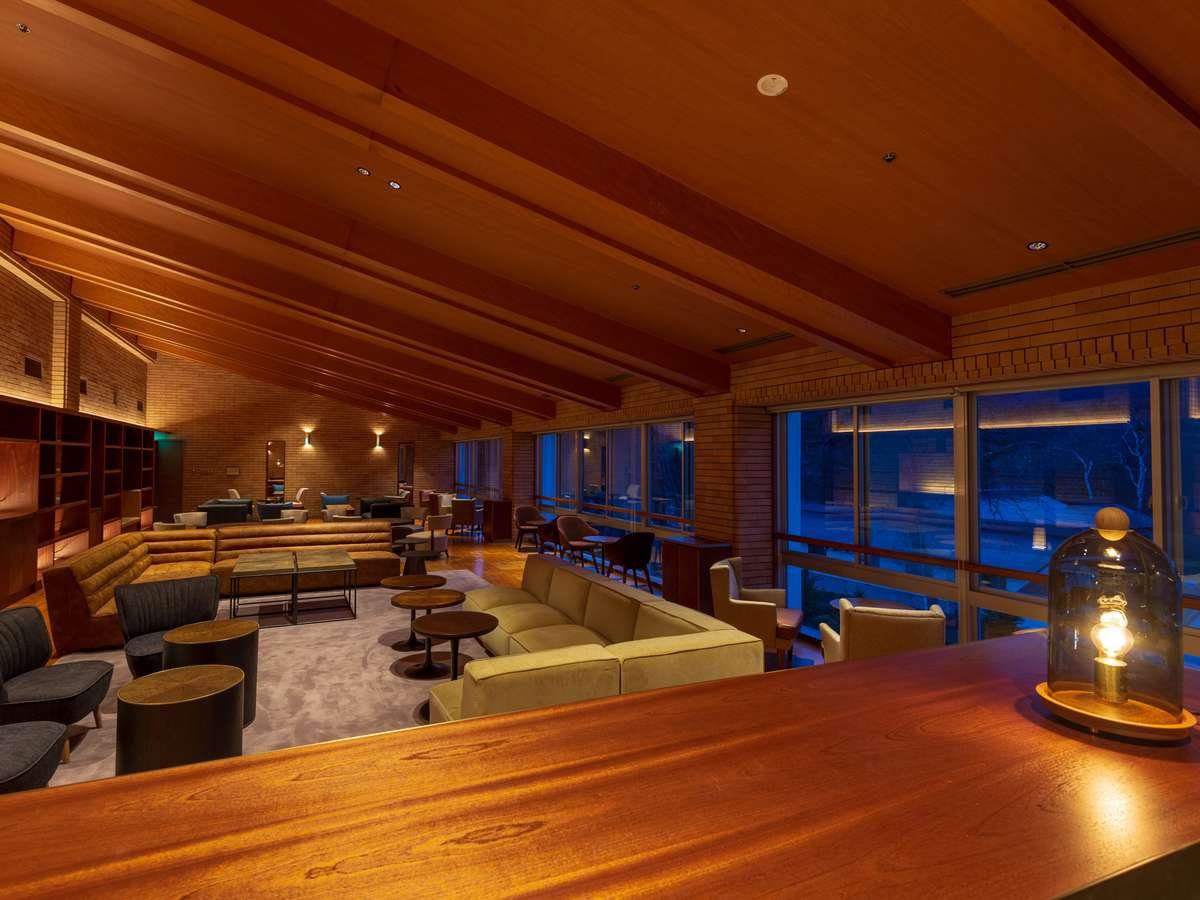 LIME RESORT 妙高 夜晚的圖書館酒吧