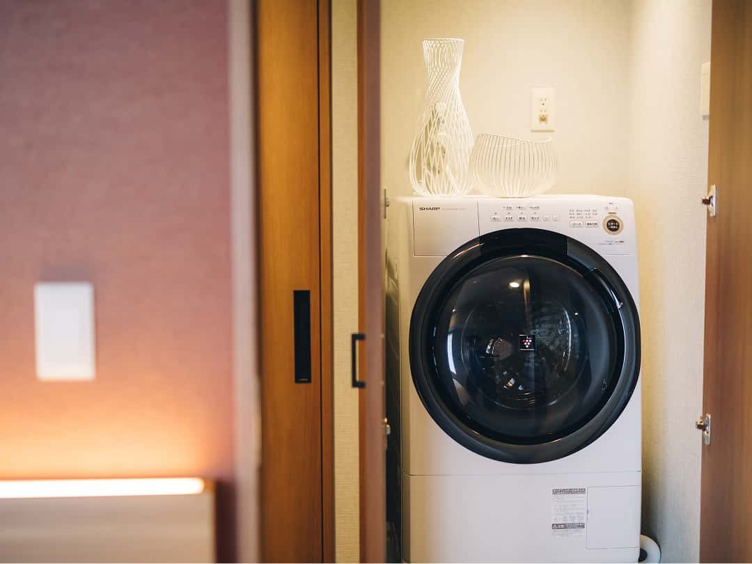 MIMARU SUITES 京都四条 客房內洗衣烘乾機，住一週也像在家