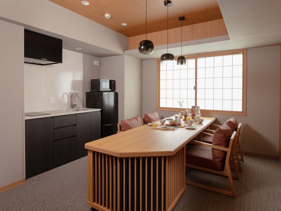 MIMARU SUITES 東京浅草 客房廚房與餐桌
