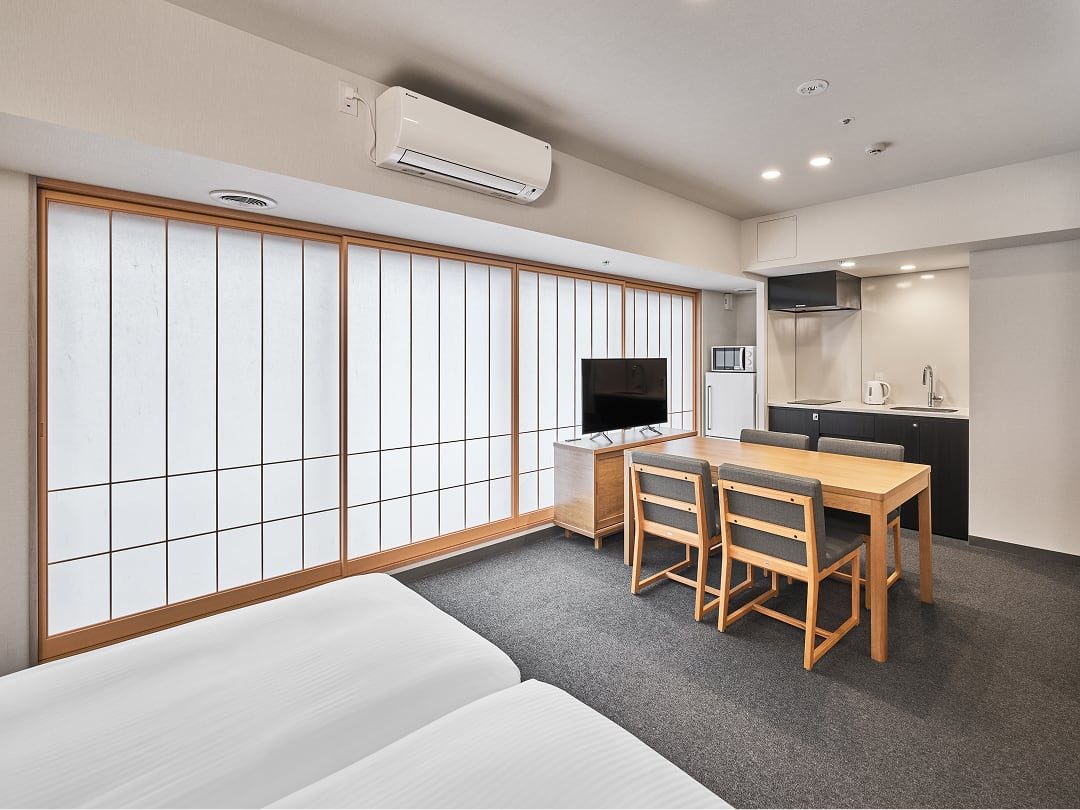 MIMARU東京 錦糸町 日式房的障子窗與床鋪