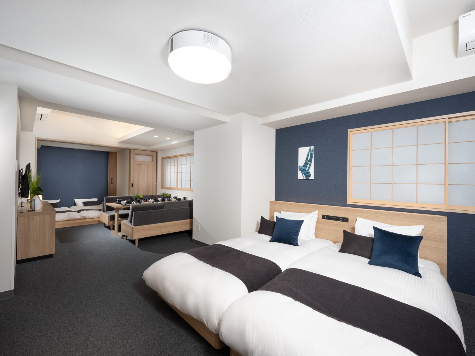 MIMARU東京 新宿WEST 六床高級公寓房：六個人各有一張床