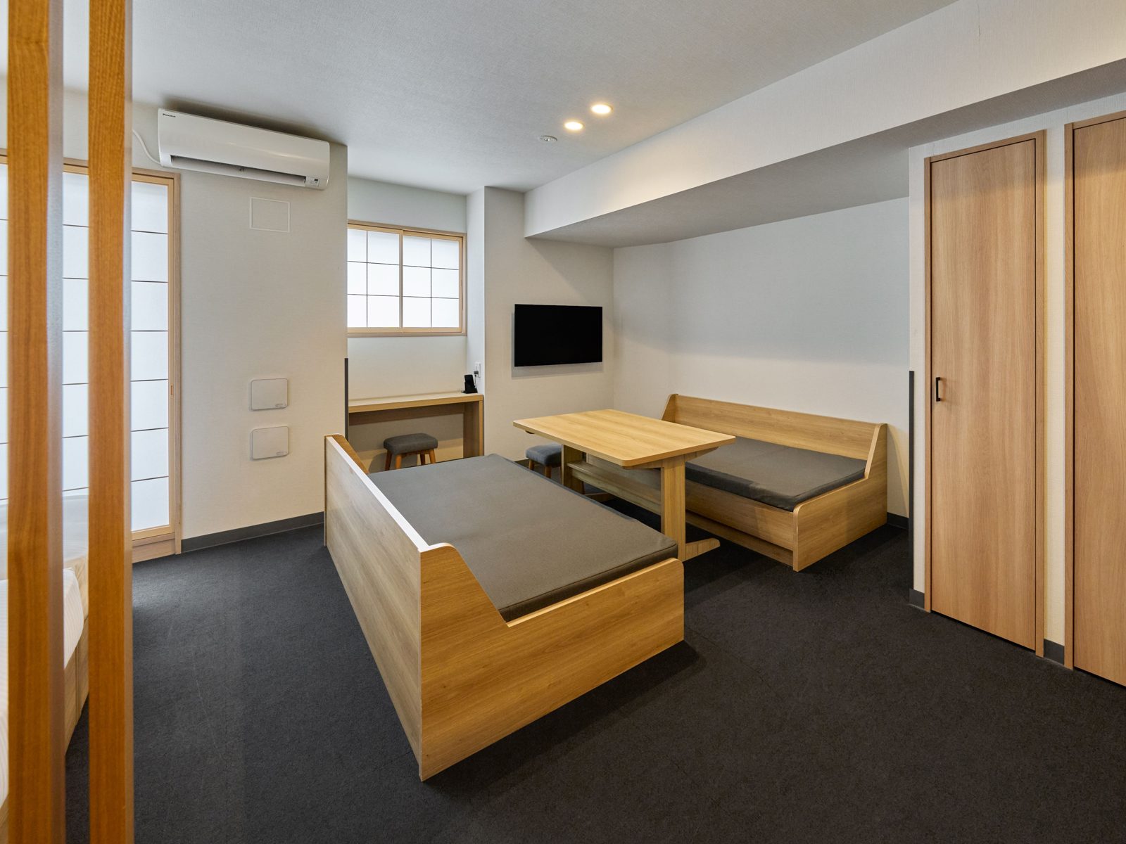 MIMARU東京 上野稲荷町 廚房與餐桌，上野的採買很方便