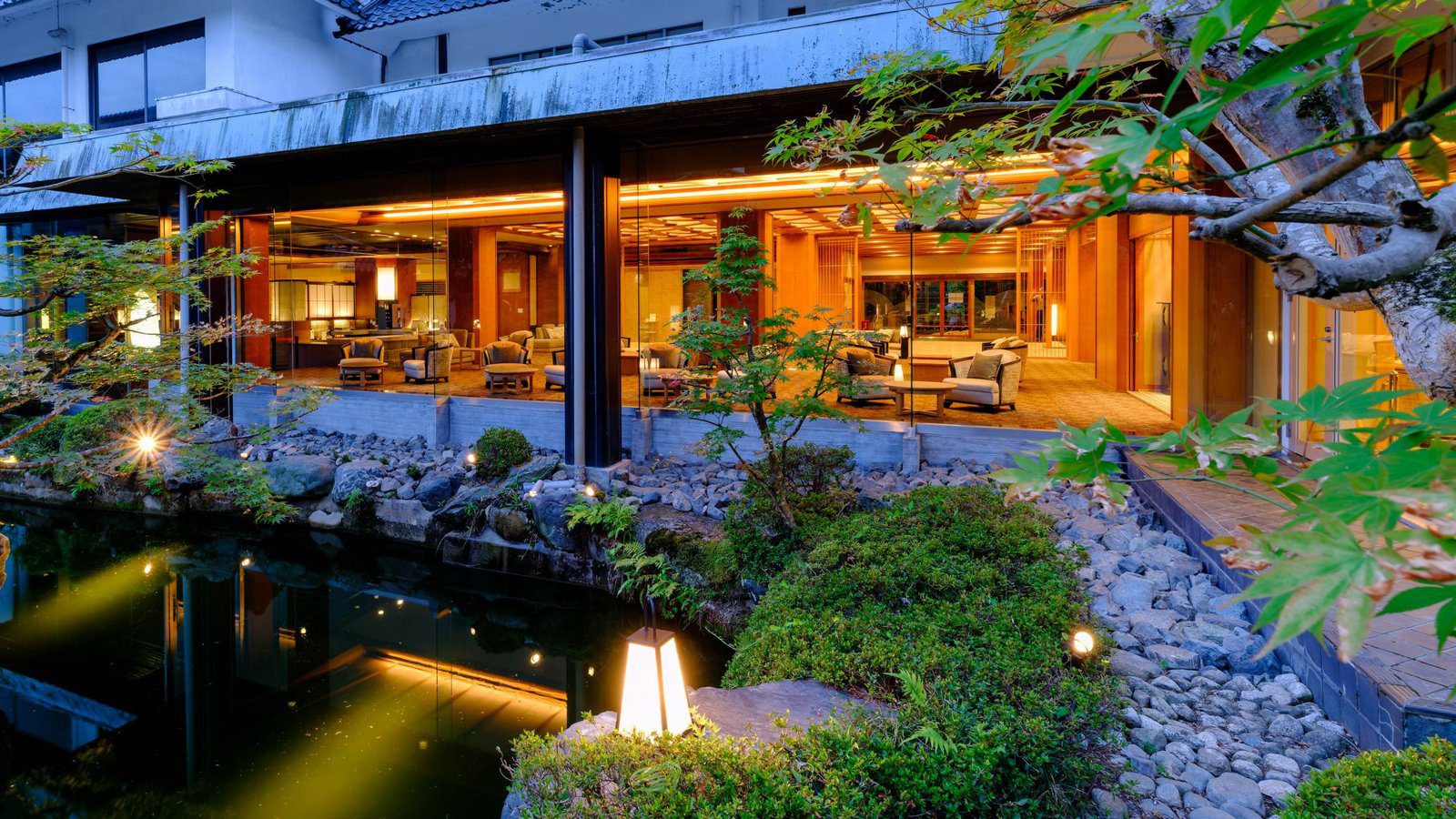 三朝溫泉 三朝館 四季各異的日本庭園