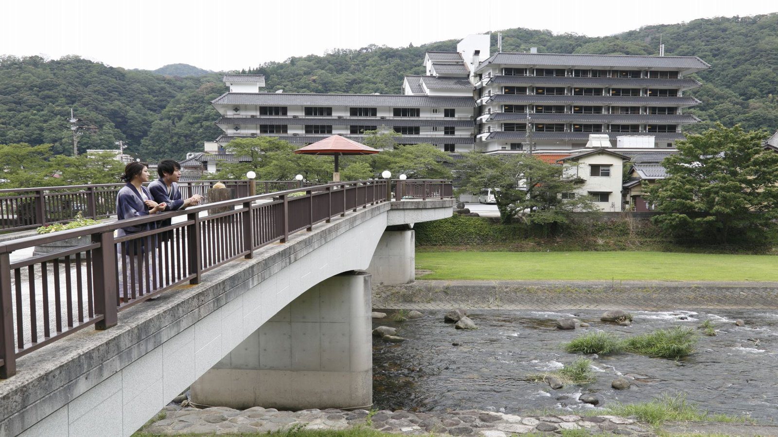 三朝溫泉 三朝館 從かじか橋望向旅館