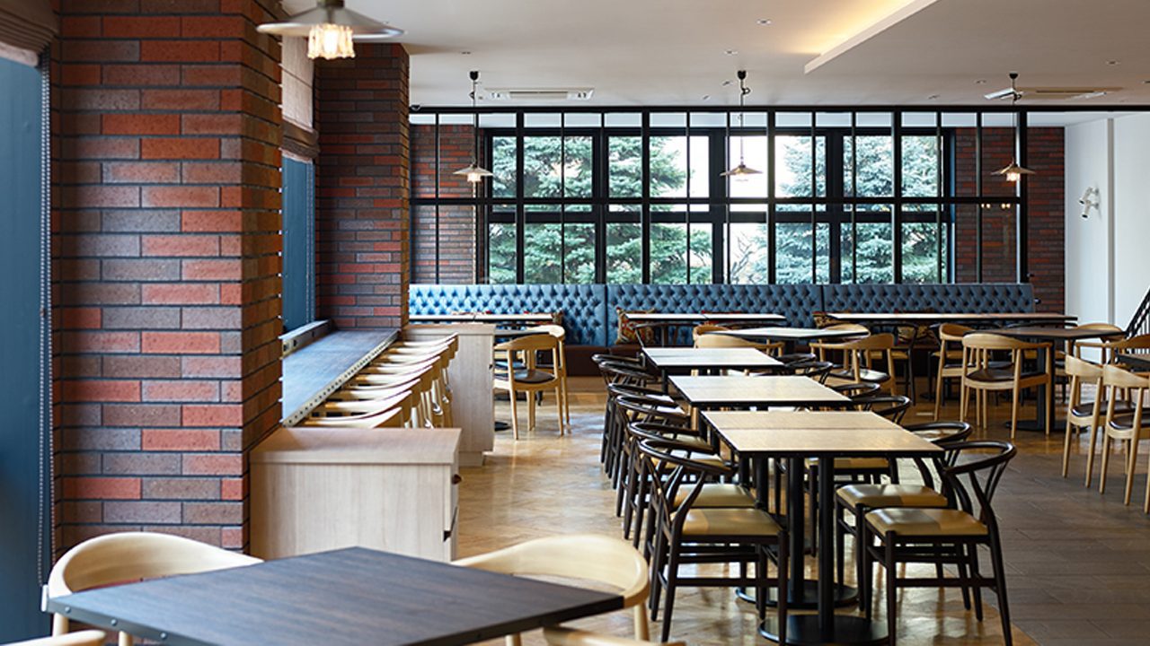 三井花園飯店 札幌 West WEST Table 的店內座位