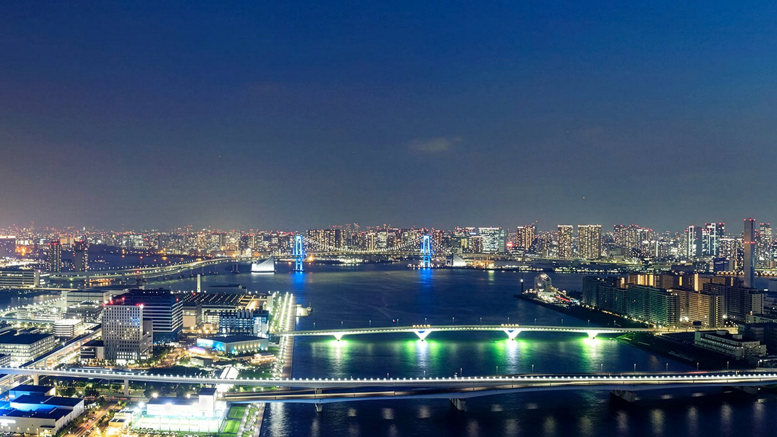 三井花園飯店 豐洲 Premier 高樓層俯瞰東京灣夜景與亮燈的橋