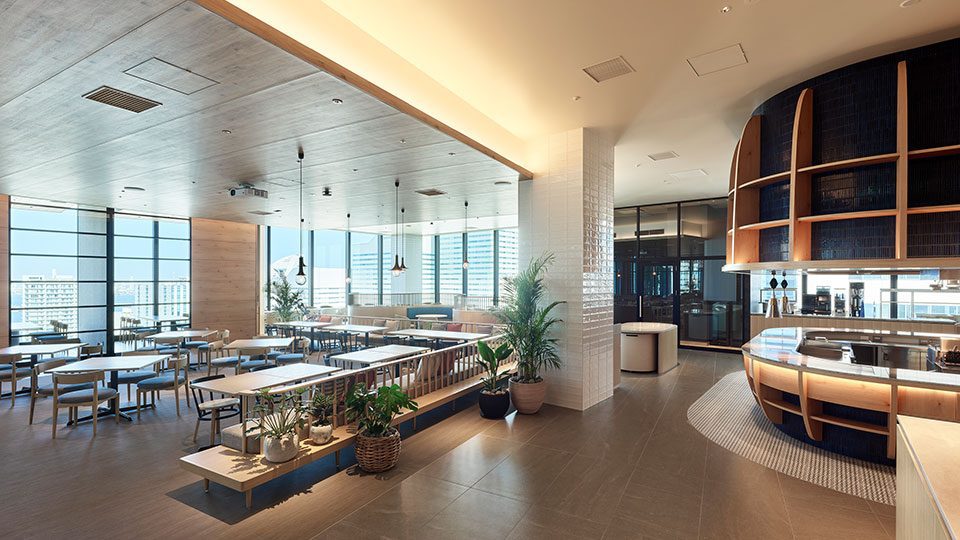三井花園飯店 橫濱港未來 Premier RISTORANTE E’VOLTA -Unico Polo- 的店內座位