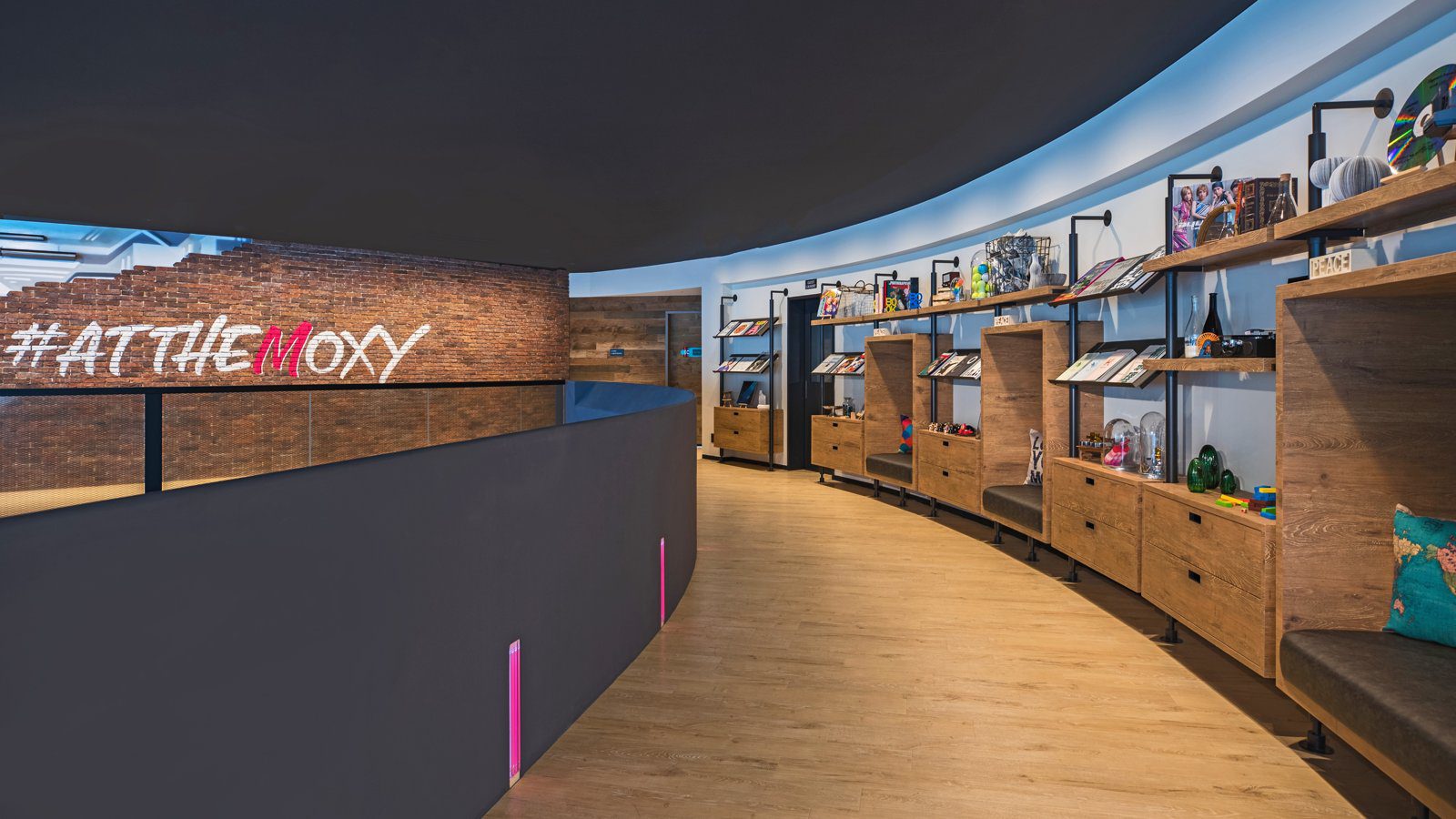 大阪本町 Moxy 酒店 1 樓 #ATTHEMOXY 長廊