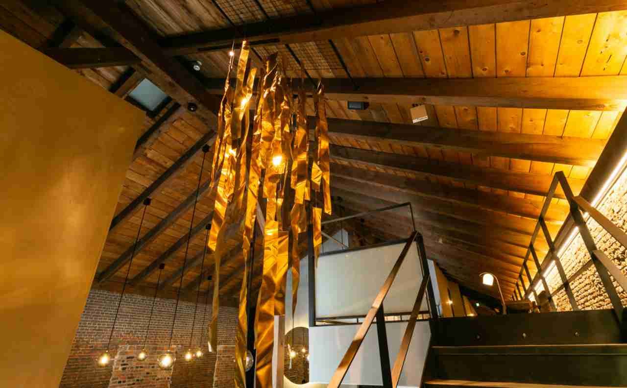NIPPONIA HOTEL 函館 港町 房裡泡昆布浴，頭上是昆布造型的吊燈