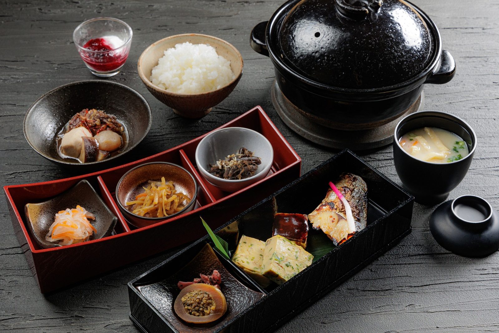 NIPPONIA HOTEL 伊賀上野 城下町 和朝食