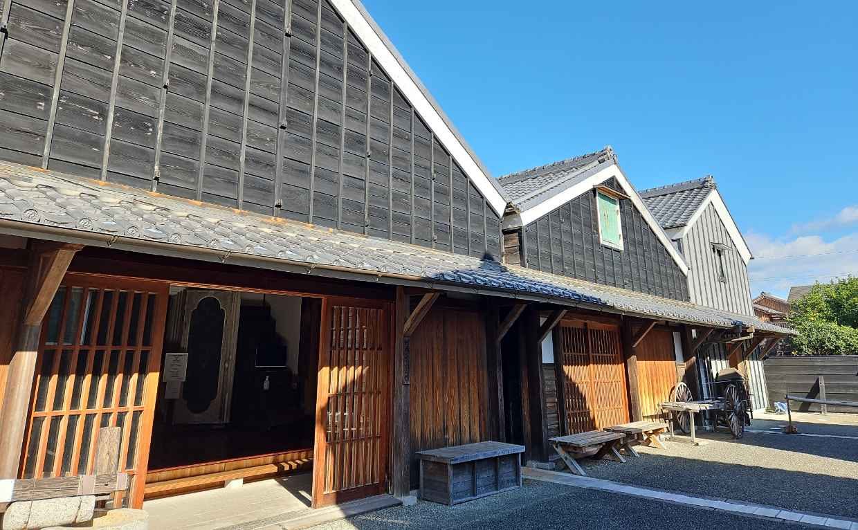 NIPPONIA HOTEL 伊勢河崎 商人町 河崎的黑牆商家