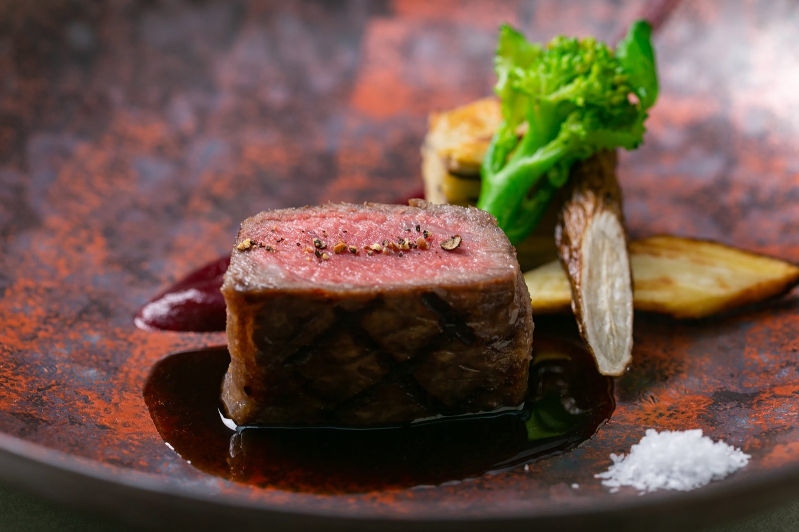 NIPPONIA HOTEL 竹原 製鹽町 餐廳的一道菜