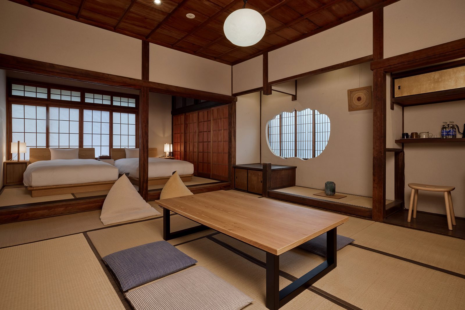 NIPPONIA HOTEL 竹原 製鹽町 客房的和室與臥室