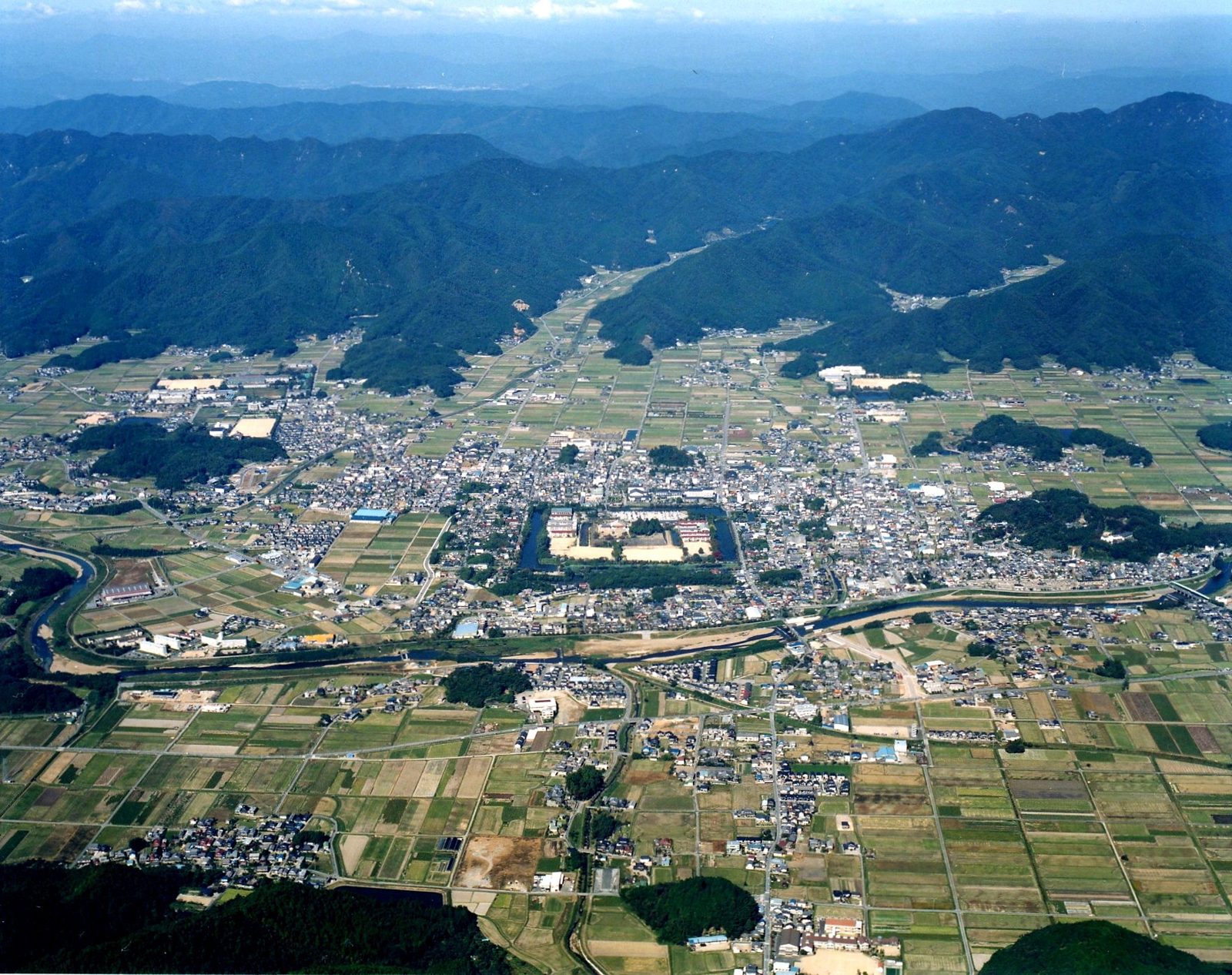 篠山城下町飯店 NIPPONIA 黃昏的外觀