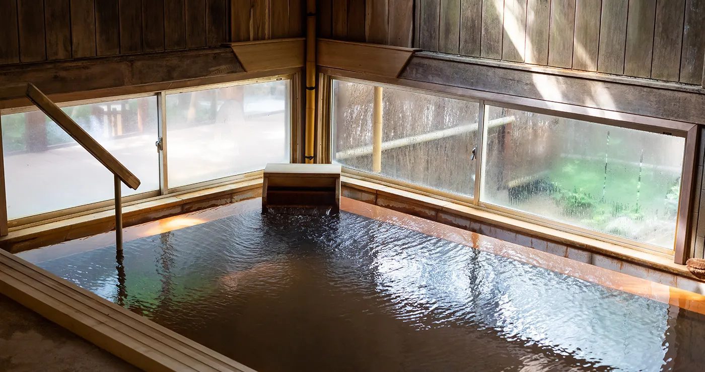 奧飛驒溫泉鄉 平湯館 木造的內湯