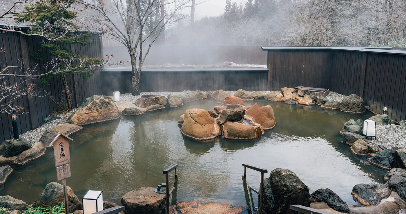 奧飛驒溫泉鄉 深山櫻庵 望得到笠岳的露天風呂