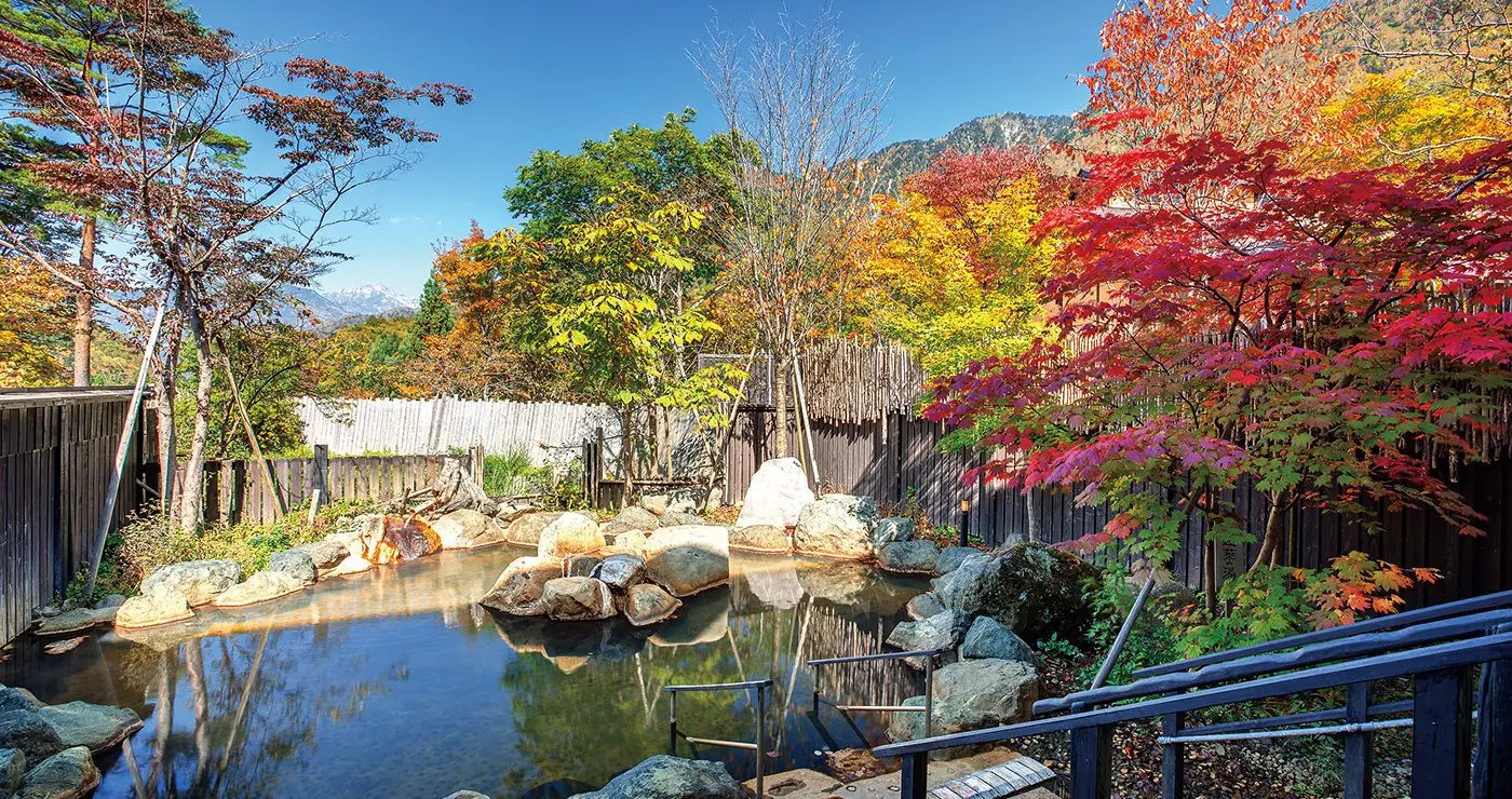 奧飛驒溫泉鄉 平湯 匠之宿 深山櫻庵 紅葉時的露天風呂
