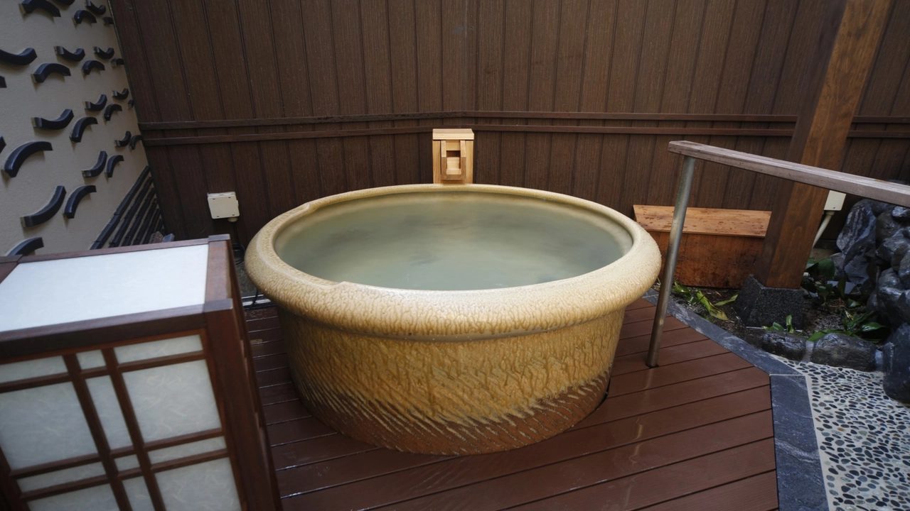 御宿 野乃奈良 壺型的浴槽