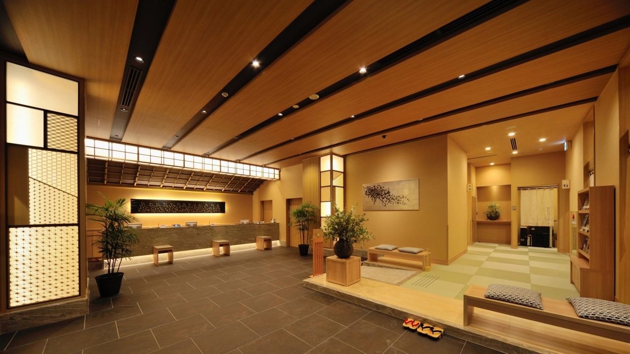 御宿 野乃富山 大廳的休息區