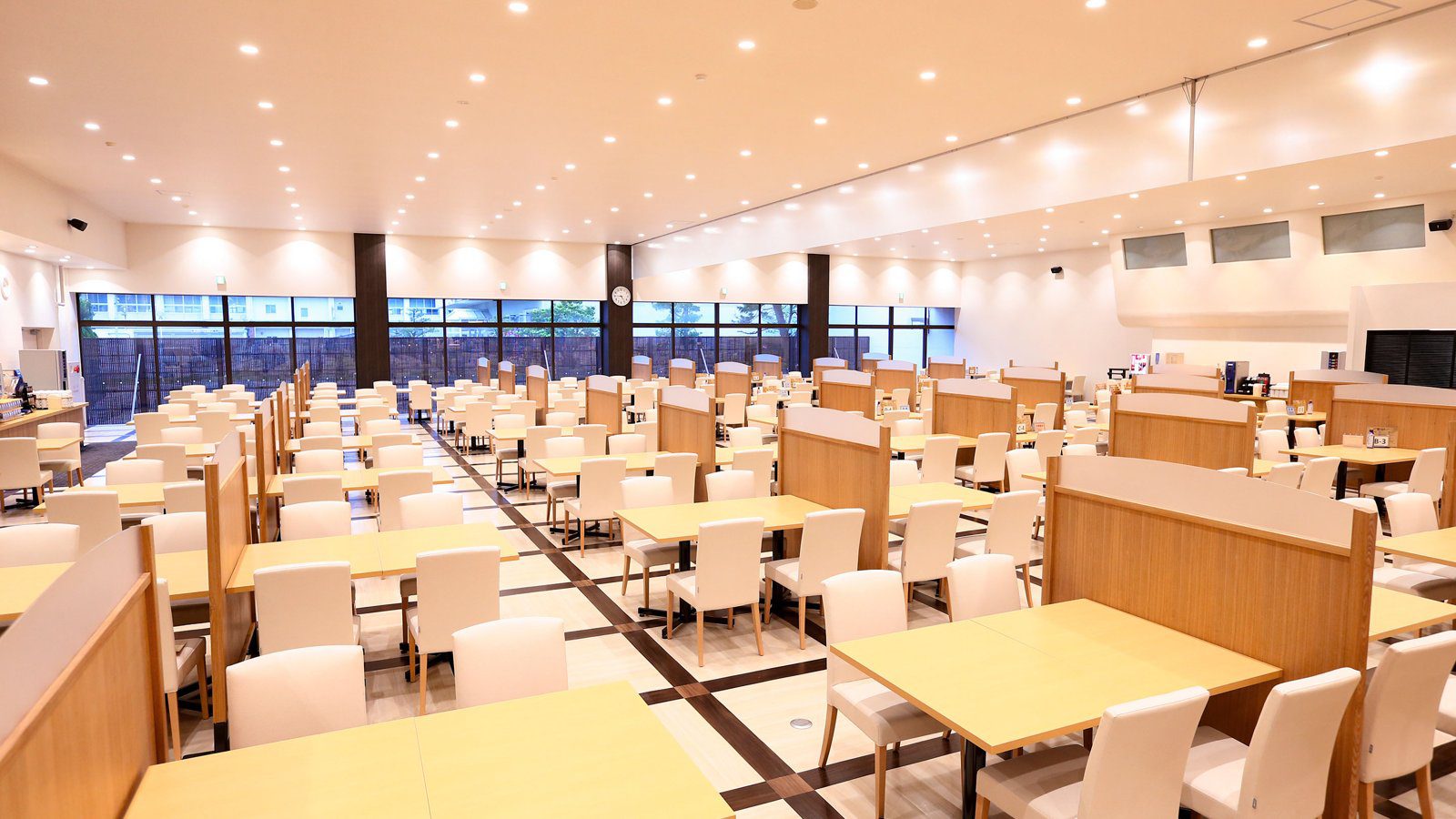 串本溫泉 南紀串本 白色基調的自助餐廳