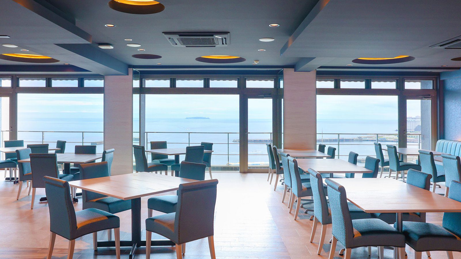 熱海溫泉 Premium あたみ 大窗面海的自助餐廳