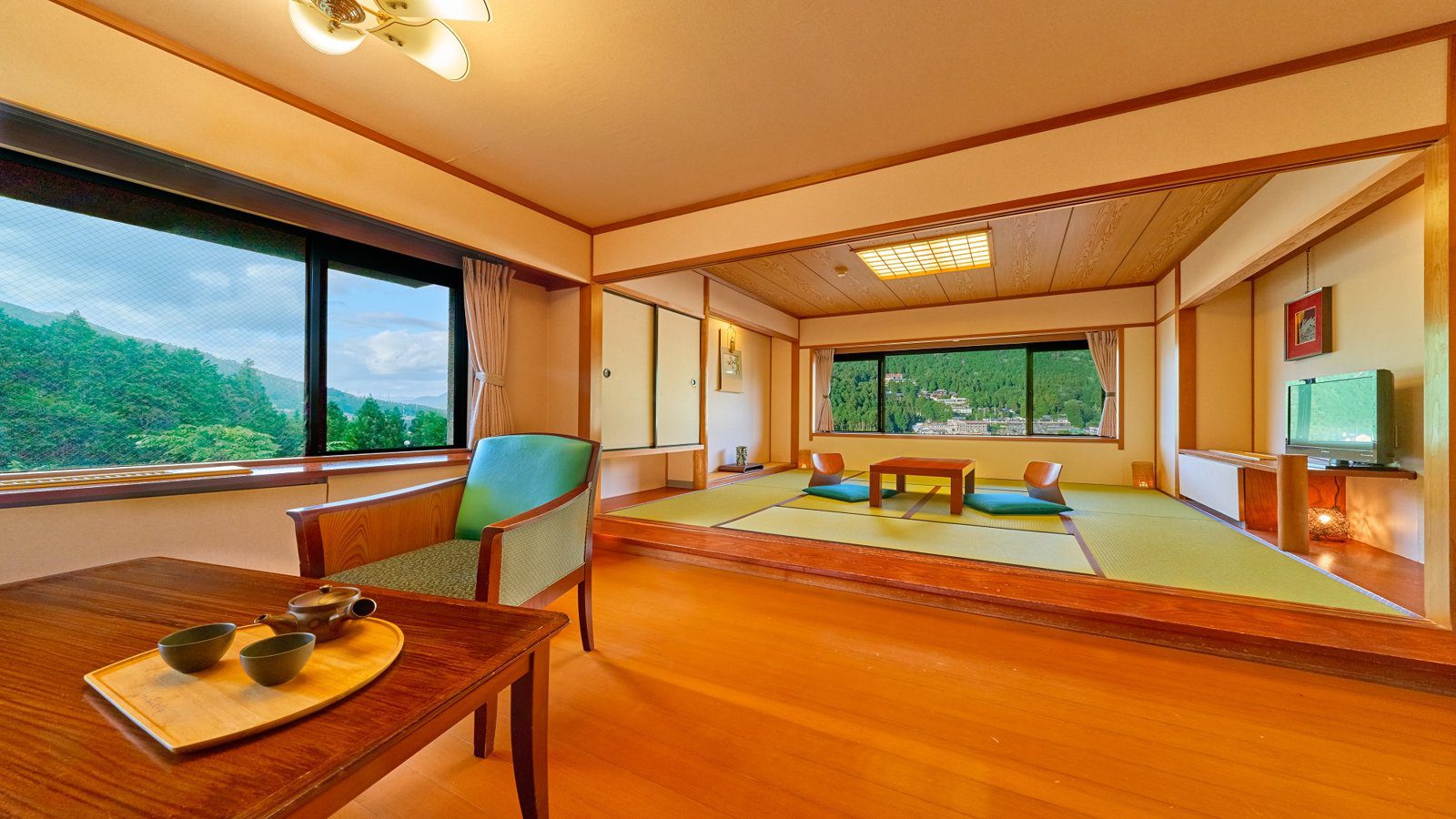 下呂溫泉 Premium 下呂本館 窗外是山景的高級和室
