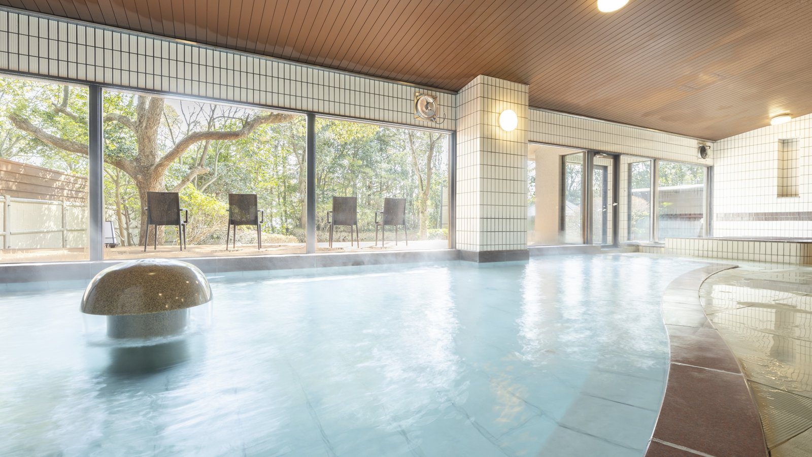 蘆原溫泉 Premium 青雲閣 落地窗外是樹林的內湯