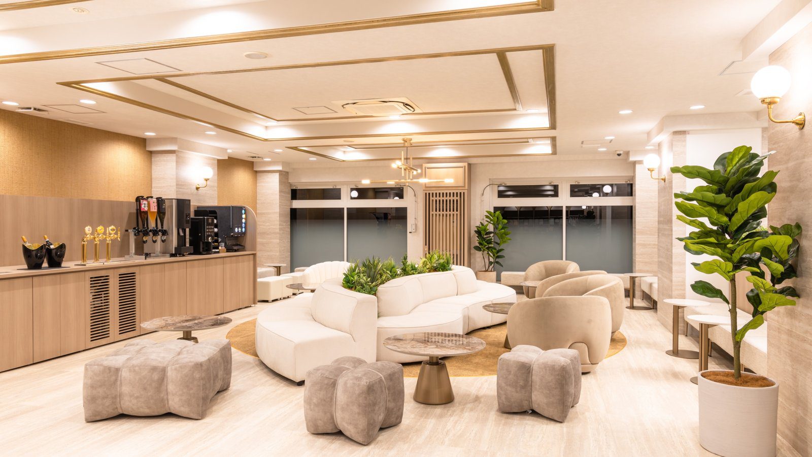 志摩賢島 Premium 志摩彩朝樂 白色沙發的 Premium 酒廊