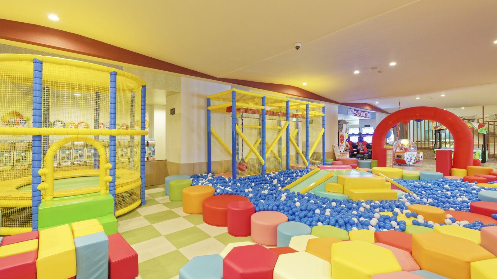 白濱溫泉 Premium 白濱彩朝樂 球池與軟墊遊具的兒童樂園