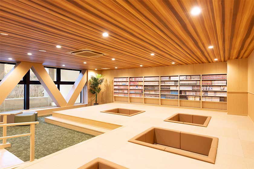 山中溫泉 Premium 山中大飯店 地板挖洞座位的漫畫區