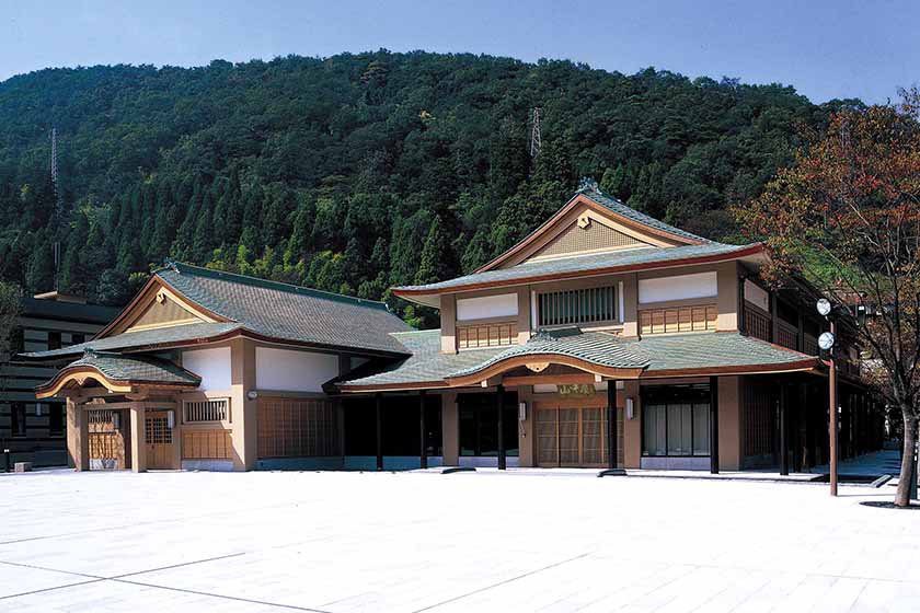 山中溫泉 Premium よしのや依綠園 步行約 5 分鐘的菊の湯與山中座