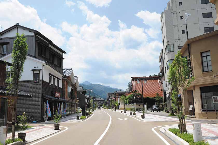 山中溫泉 山中彩朝樂 步行約 15 分鐘的ゆげ街道