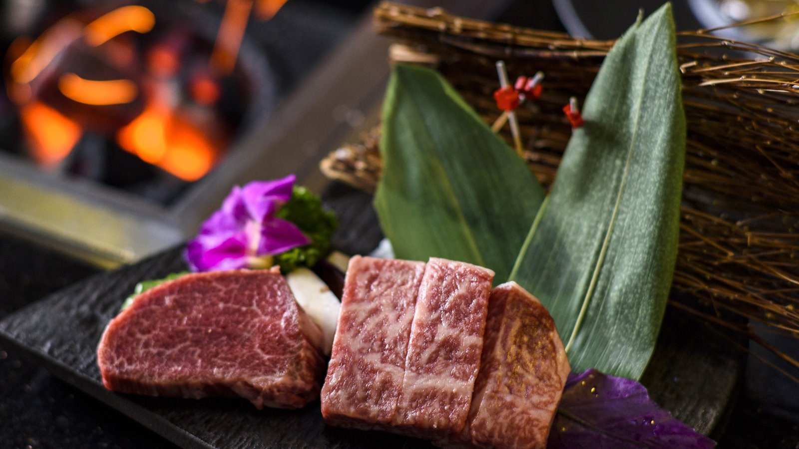 沖繩東方度假酒店 炭火旁的厚切牛肉