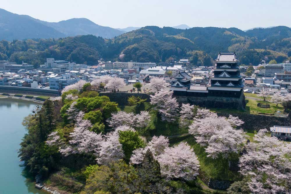大洲城 Castle Stay 櫻花季從空中看大洲城、肱川與城下町