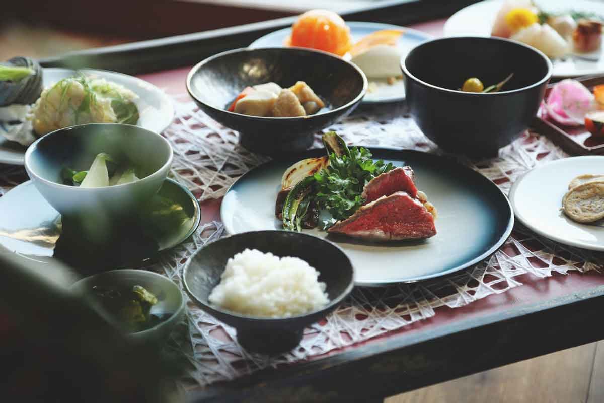 大洲城 Castle Stay 殿樣御膳的膳盤、和牛與各式小缽