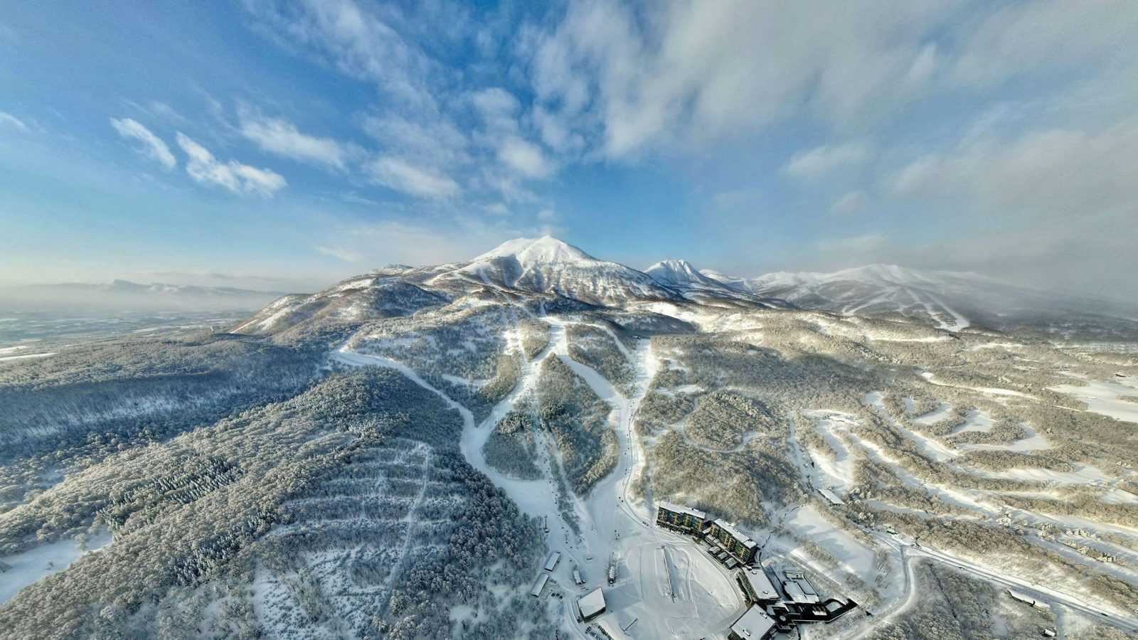 二世谷 HANAZONO 柏悅酒店 冬季的滑雪場與羊蹄山空拍
