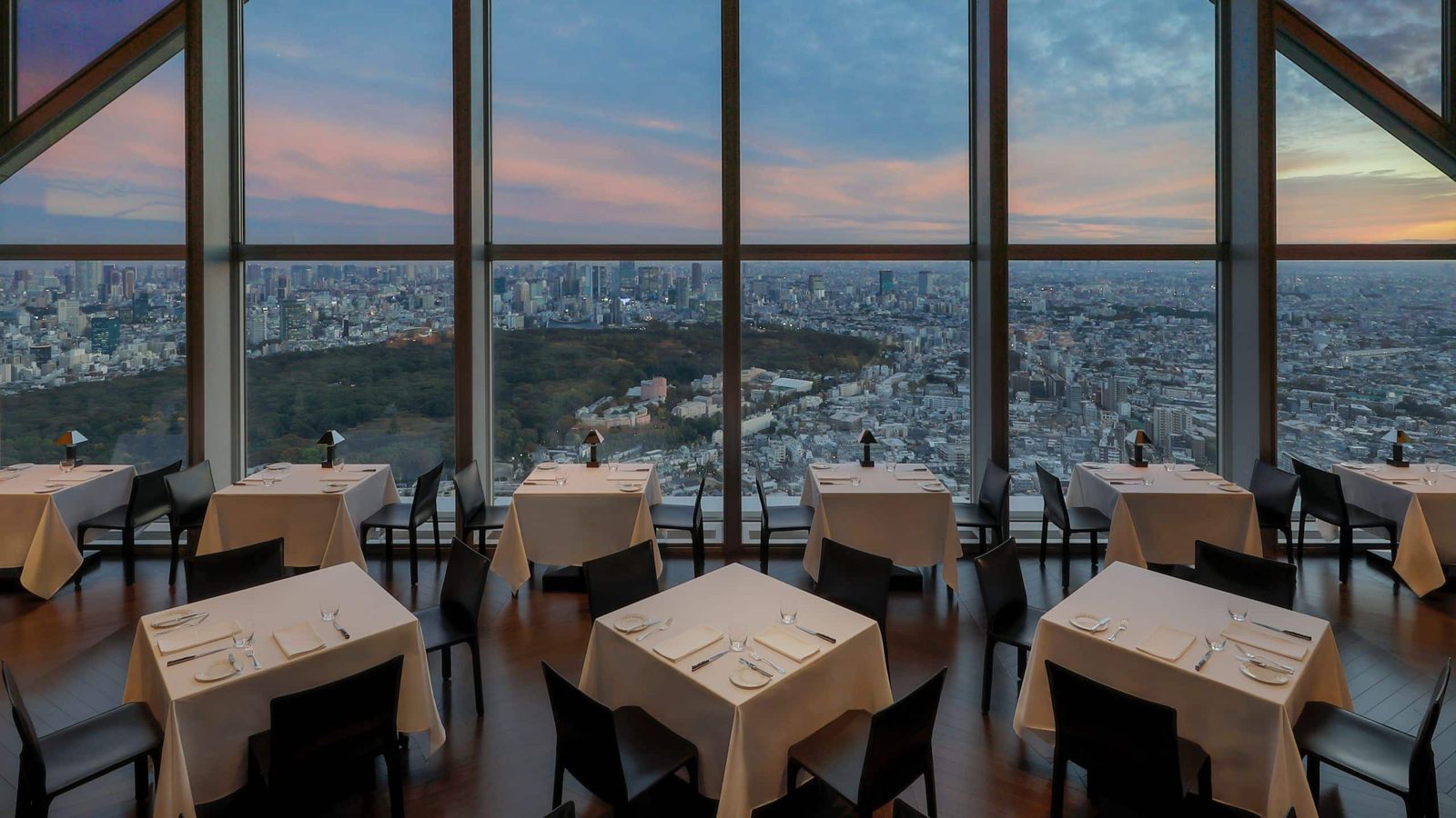 東京柏悅酒店 52 樓的 New York Grill