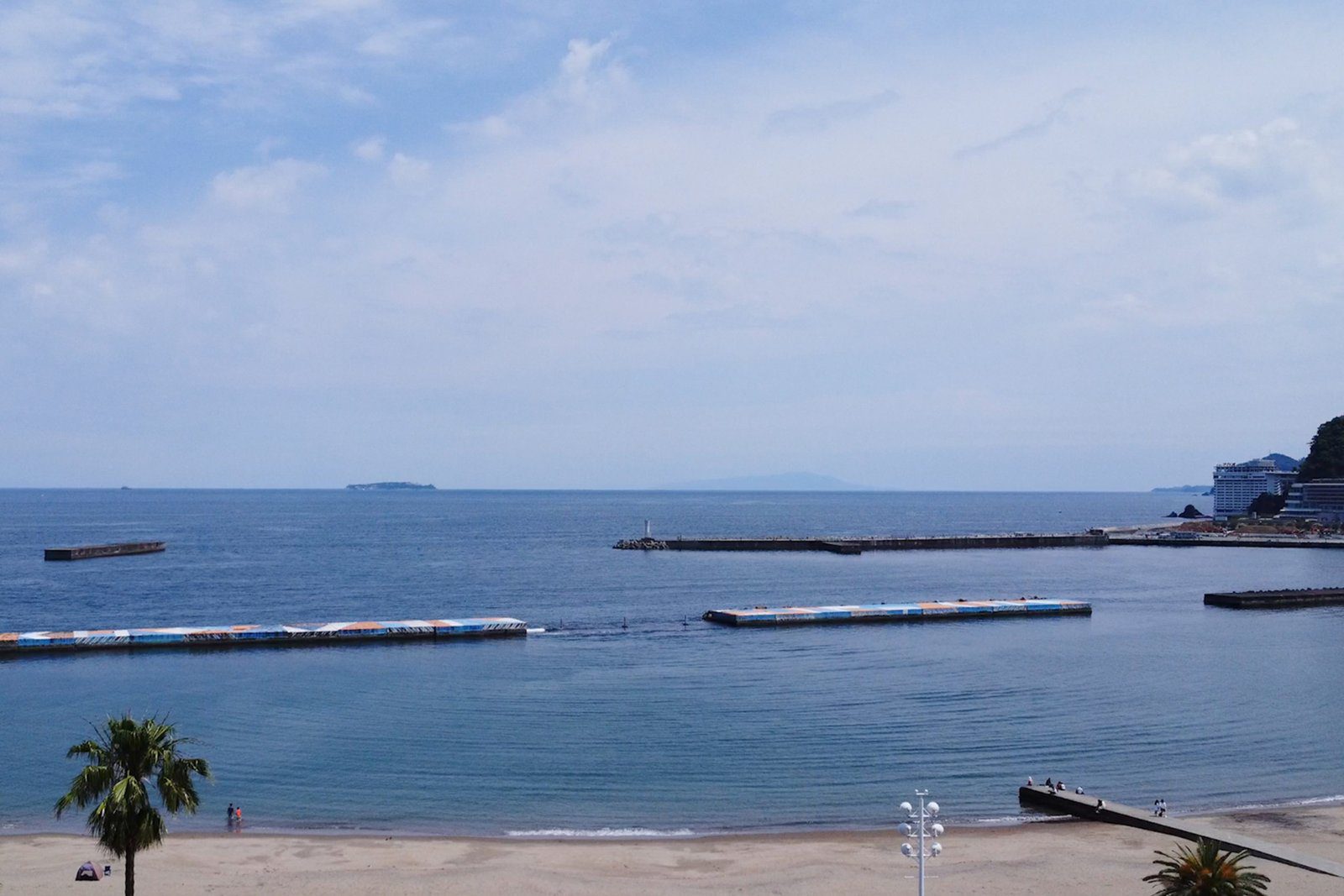 熱海珍珠之星酒店前方的熱海陽光海灘與相模灣