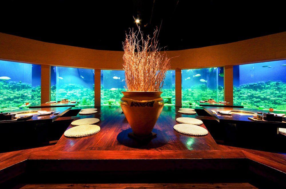 沖繩萬麗度假酒店 水族箱環繞的海風座位區