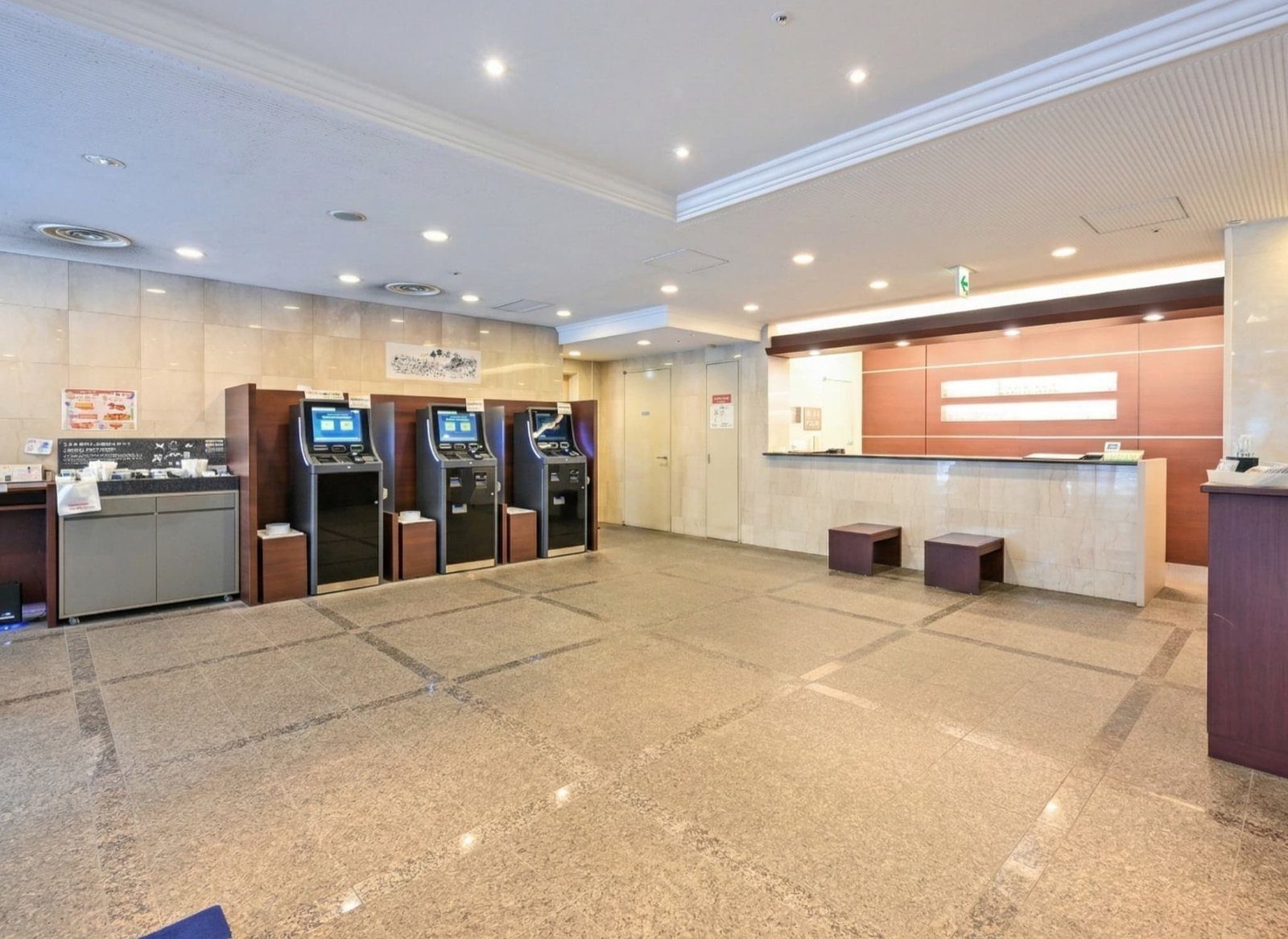 Richmond Hotel 博多站前 飯店大廳與自助報到區